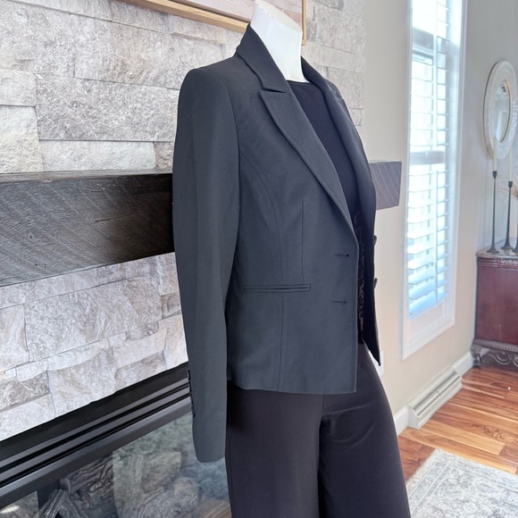 Express Women's Black Blazer - Picture 2 of 8